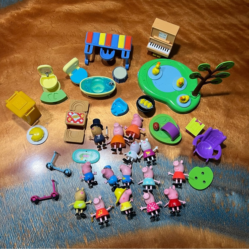 Peppa Pig Bundle Figures and Accessories music george susie mom ducks scooters